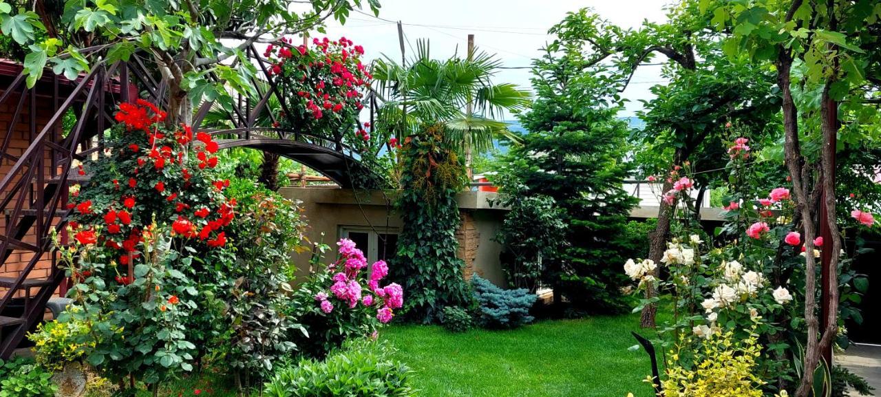 Green Garden Tbilisi Exteriör bild