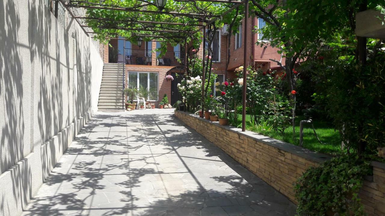 Green Garden Tbilisi Exteriör bild